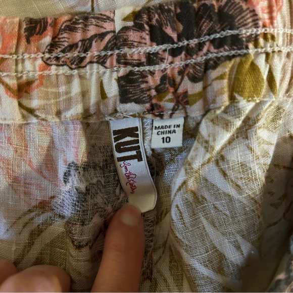 Kut from the Kloth Pink Brown Tan Palm Tree 100% Linen Elastic Waist Shorts - Picture 9 of 11